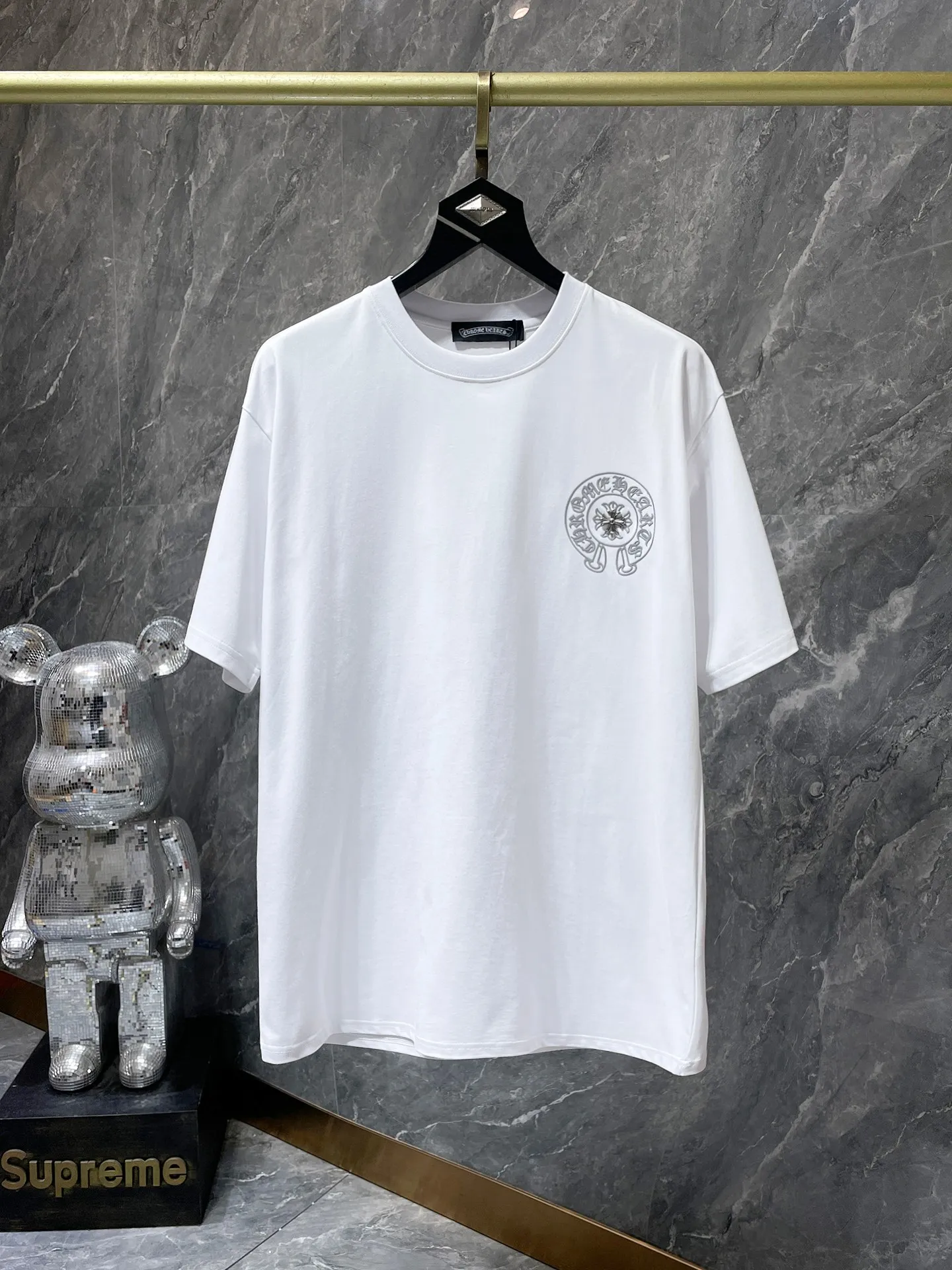 P186 New Chrome Hearts 25ss engraving film hot diamond high version for summer! High-weight, environmentally friendly and high-quality top-quality fabrics 260g~270g Cromat's Sanskrit cross-engraved film, hot-drilled, hand-buttoned short sleeves, counter synchronization, replica version 1:1 Recommended color: black, white, size: S, M, L, XL